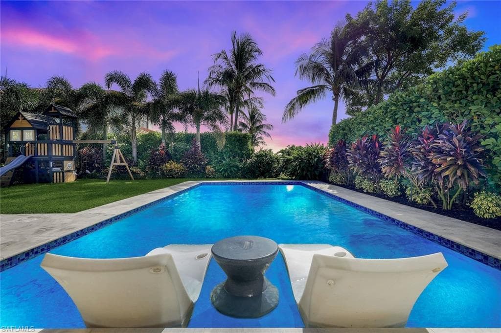 2704 Crystal WAY NAPLES, FL 34119