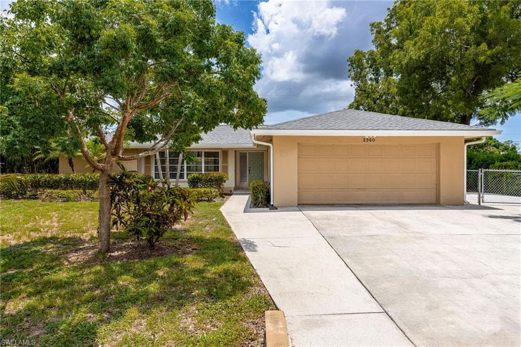 2360 Ephraim AVE FORT MYERS, FL 33907
