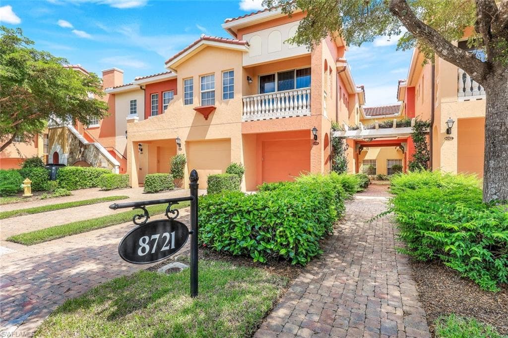 8721 Piazza Del Lago CIR 203 ESTERO, FL 33928
