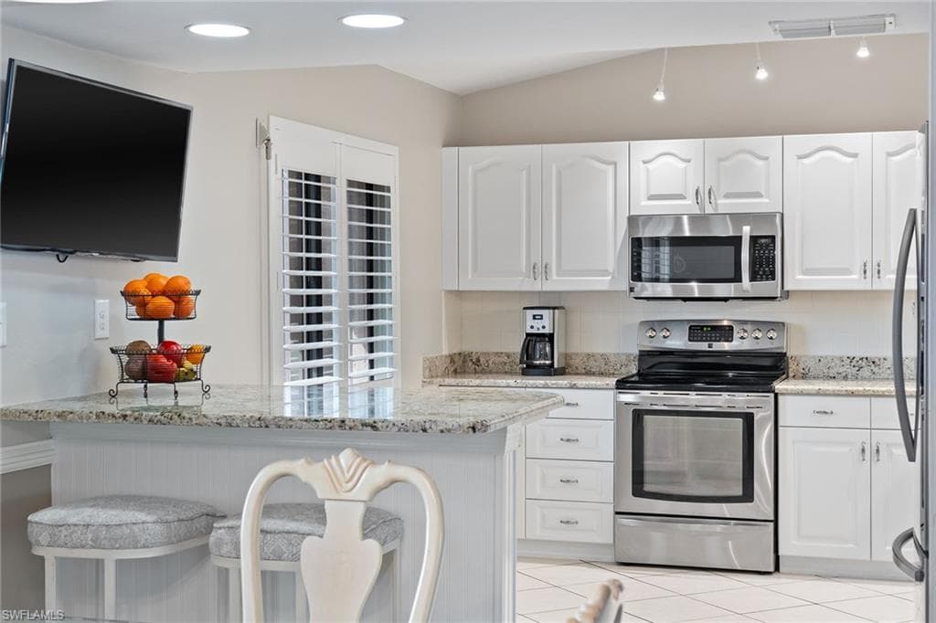 3243 Horse Carriage WAY 1012 NAPLES, FL 34105