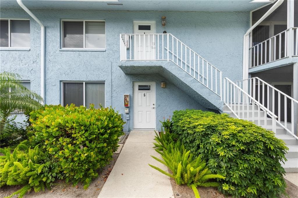 216 Palm DR 5 NAPLES, FL 34112