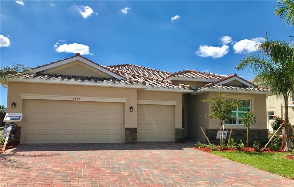 2093 Satsuma LN NAPLES, FL 34120