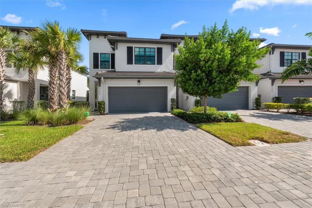 7546 Rockefeller DR NAPLES, FL 34119