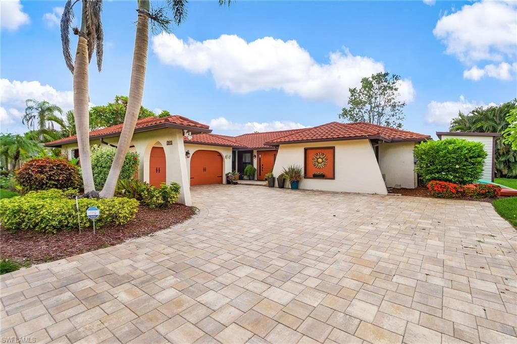694 Astarias CIR FORT MYERS, FL 33919