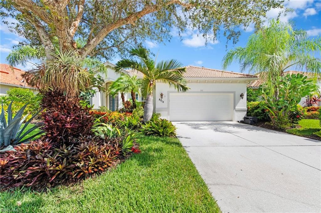 8215 Potomac LN NAPLES, FL 34104
