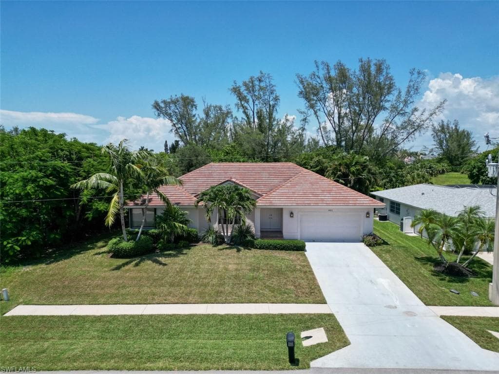 621 Diplomat CT MARCO ISLAND, FL 34145