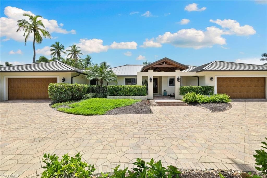 230 CHAMPNEY BAY CT NAPLES, FL 34102