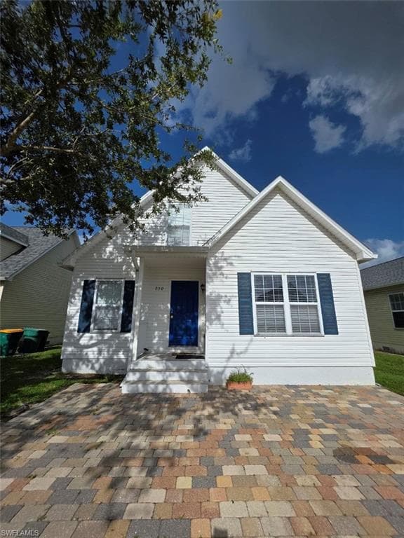 250 Leawood CIR NAPLES, FL 34104