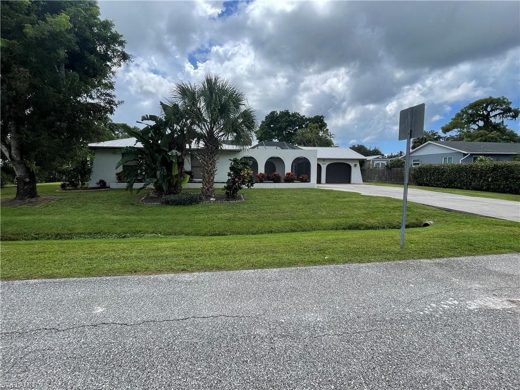 9882 Connecticut ST BONITA SPRINGS, FL 34135
