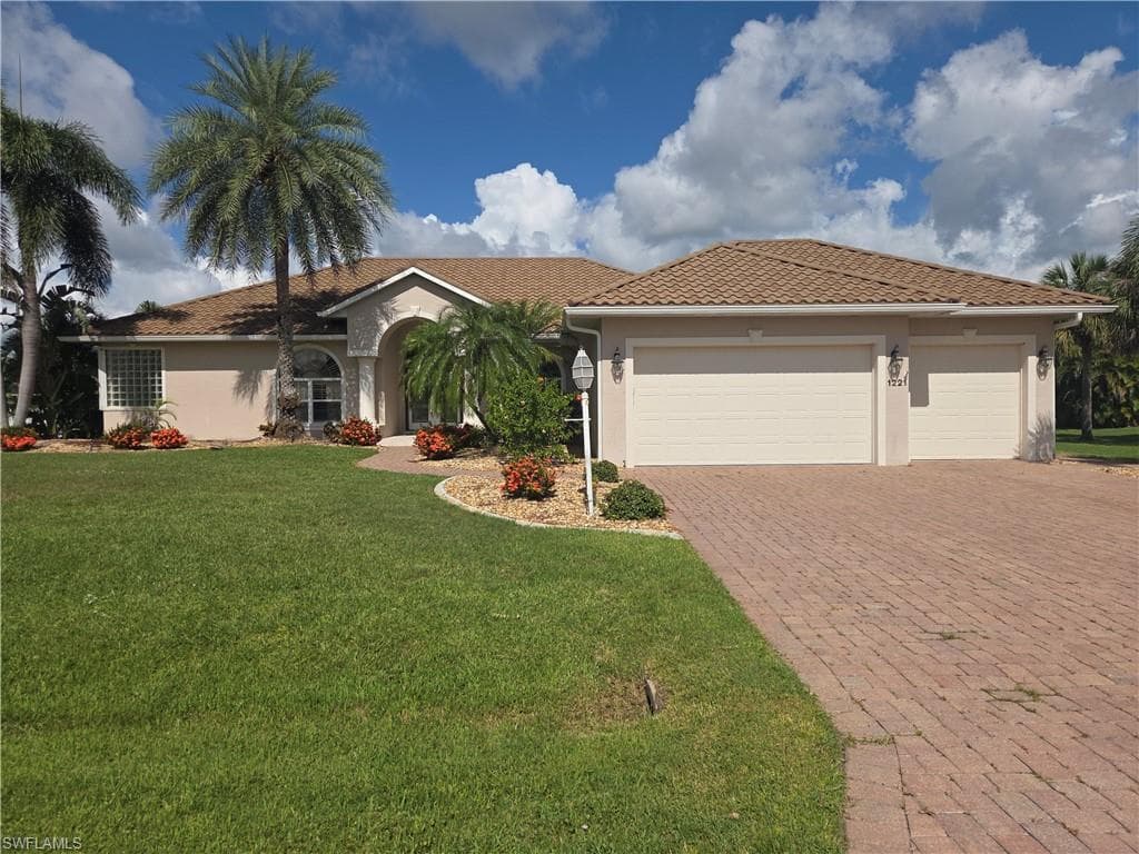 1221 Peppertree LN PORT CHARLOTTE, FL 33952