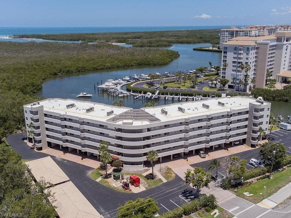 12945 Vanderbilt DR 308 NAPLES, FL 34110