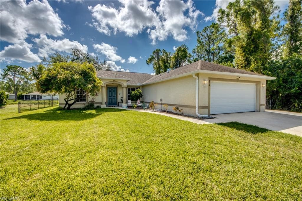 906 Angelo AVE LEHIGH ACRES, FL 33971