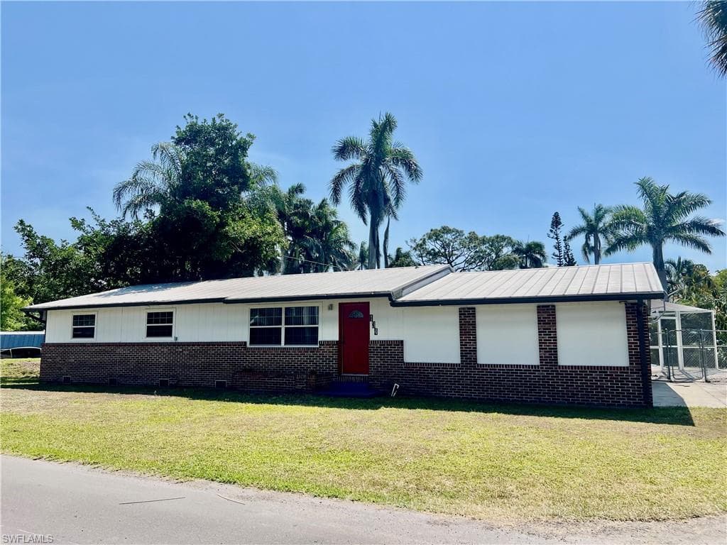 134 Standish CIR NORTH FORT MYERS, FL 33903