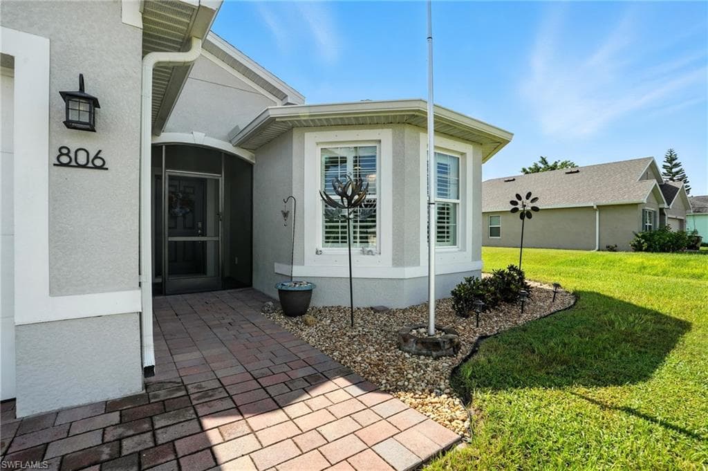 806 Champion AVE LEHIGH ACRES, FL 33971