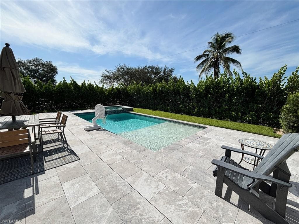 9675 7th ST NAPLES, FL 34108