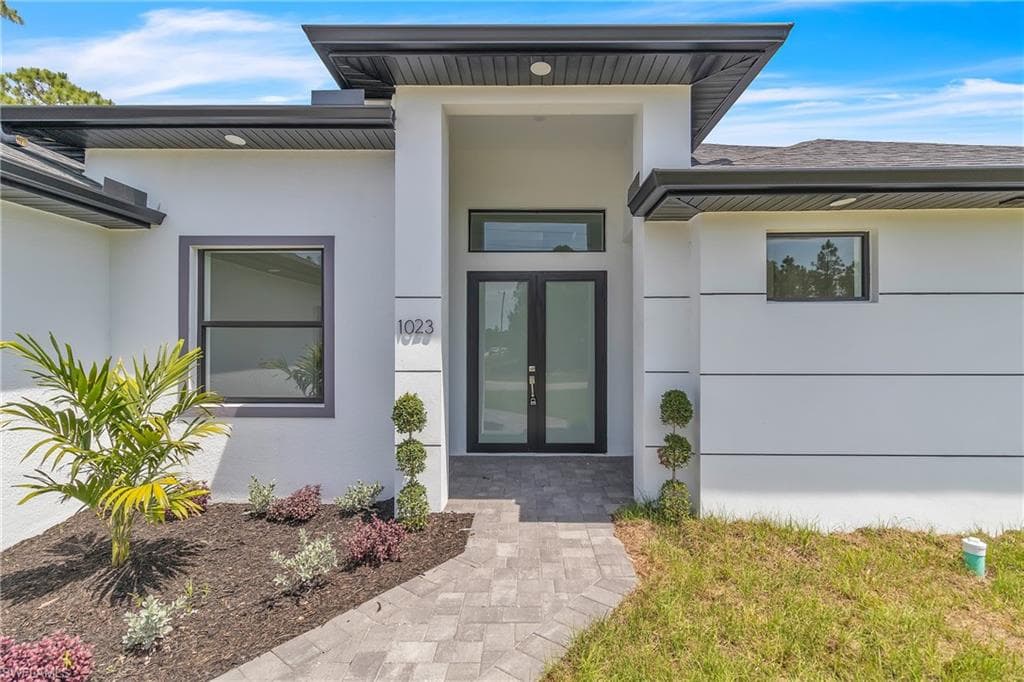 1023 Gladys ST LEHIGH ACRES, FL 33974