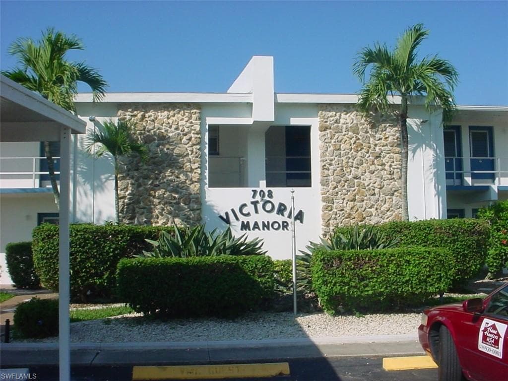 708 Victoria DR 206 CAPE CORAL, FL 33904