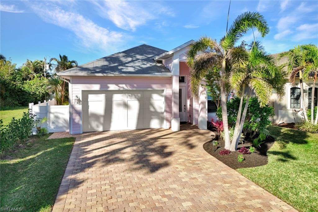 721 93rd AVE N NAPLES, FL 34108
