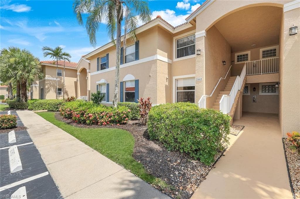 2440 Millcreek LN 103 NAPLES, FL 34119