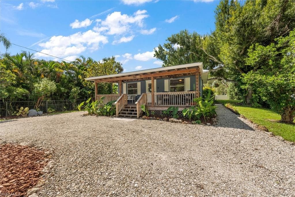 703 Queens DR NORTH FORT MYERS, FL 33903