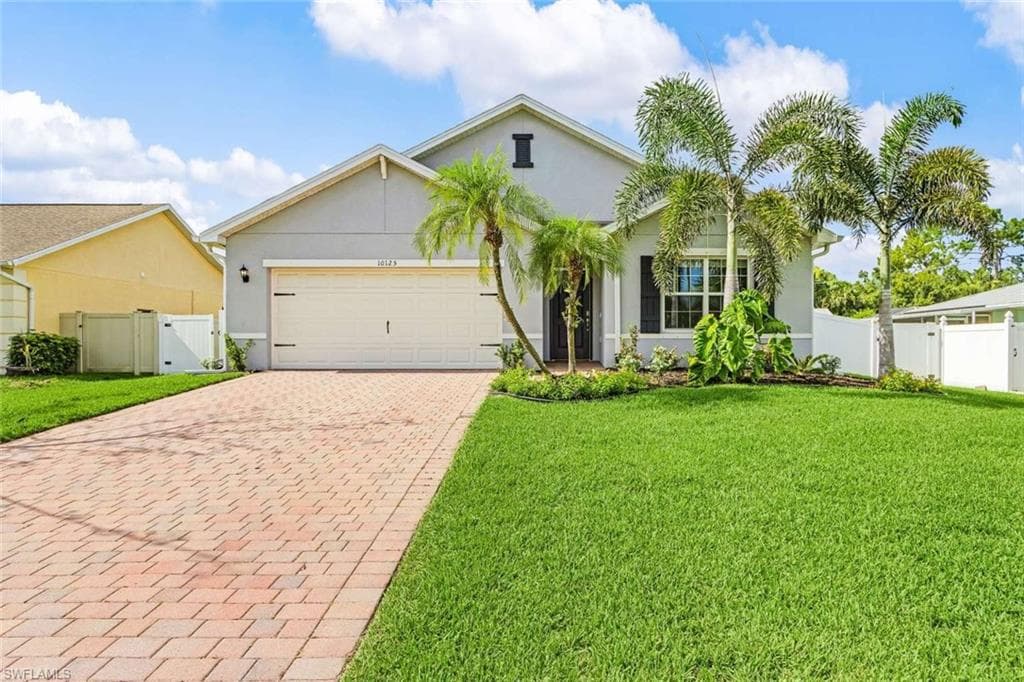 10125 Sunshine DR BONITA SPRINGS, FL 34135