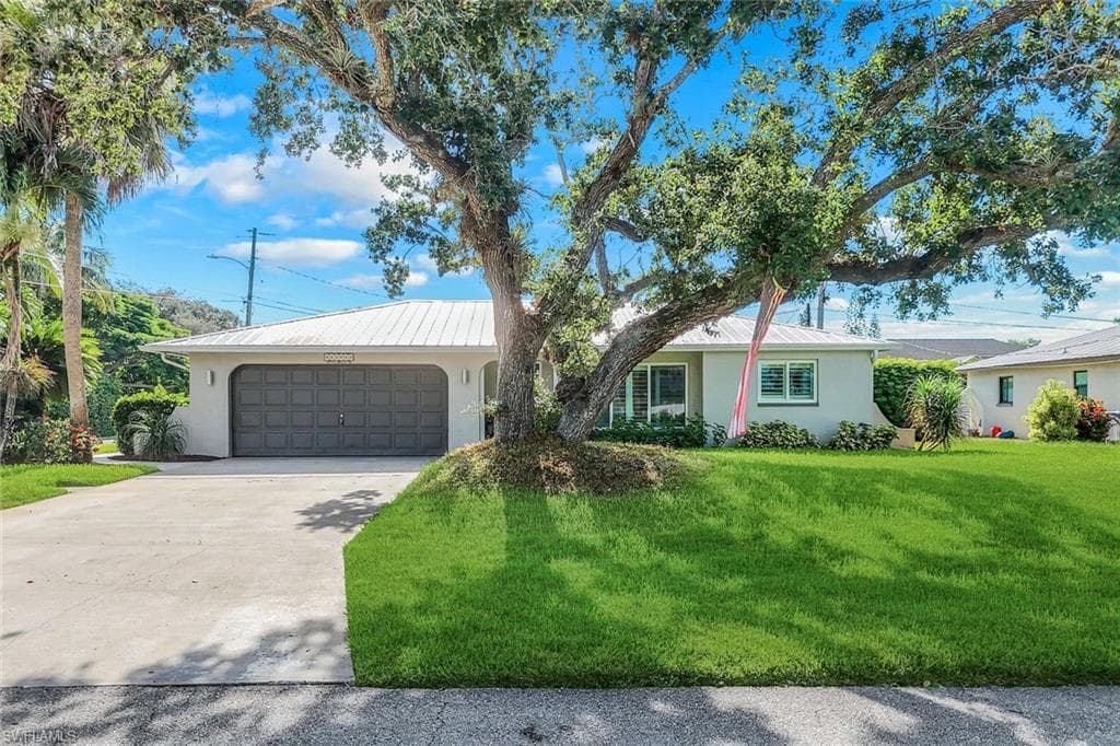 27984 Carl CIR BONITA SPRINGS, FL 34135