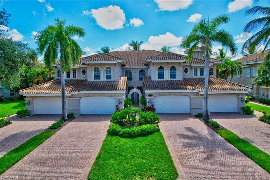 3202 Serenity CT 202 NAPLES, FL 34114
