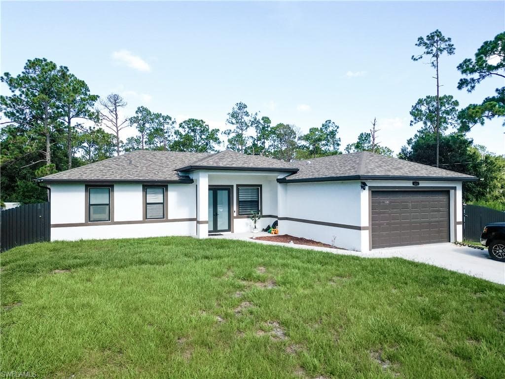 1005 Moore AVE LEHIGH ACRES, FL 33972