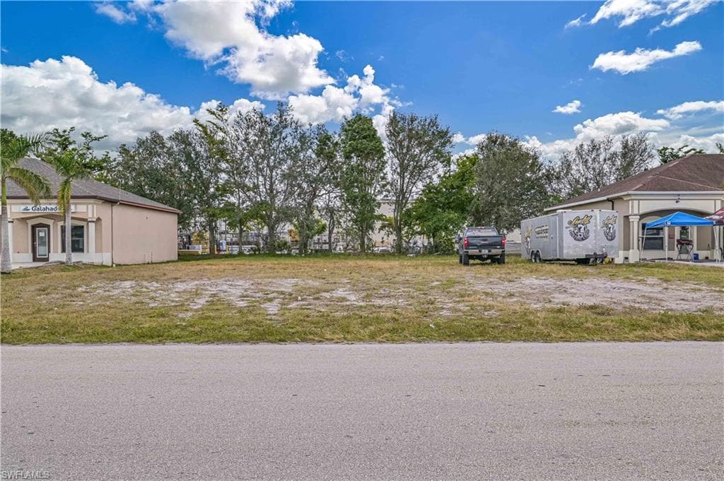1702 NE 10th TER CAPE CORAL, FL 33909