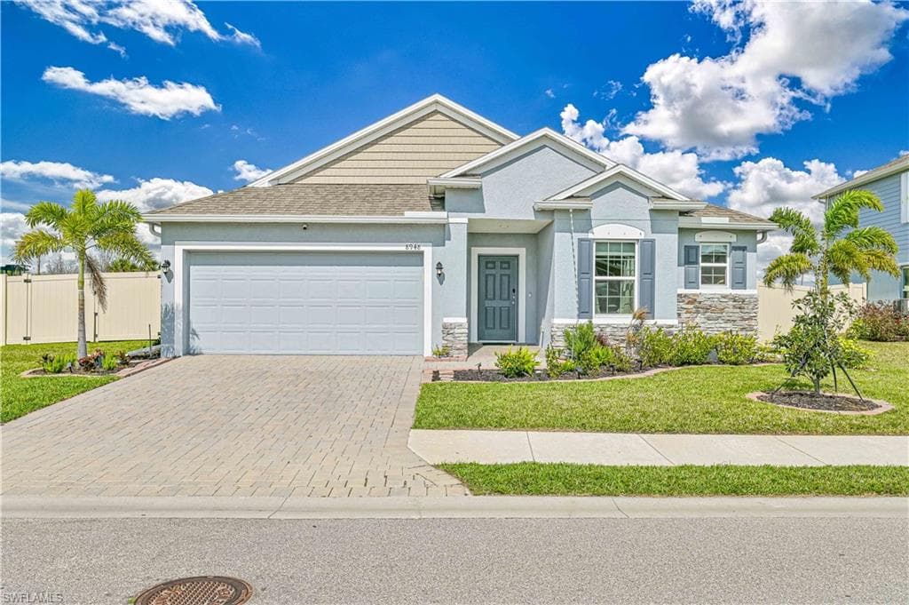 8948 Cascade Price CIR NORTH FORT MYERS, FL 33917