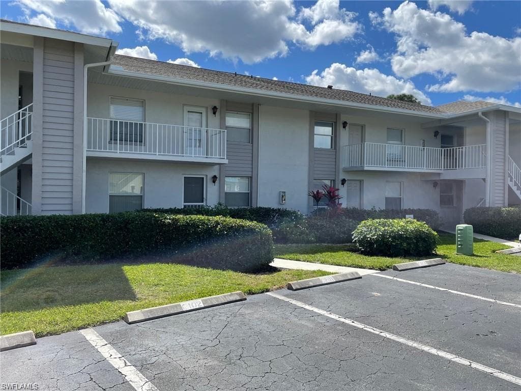 1302 Derbyshire CT C104 NAPLES, FL 34116