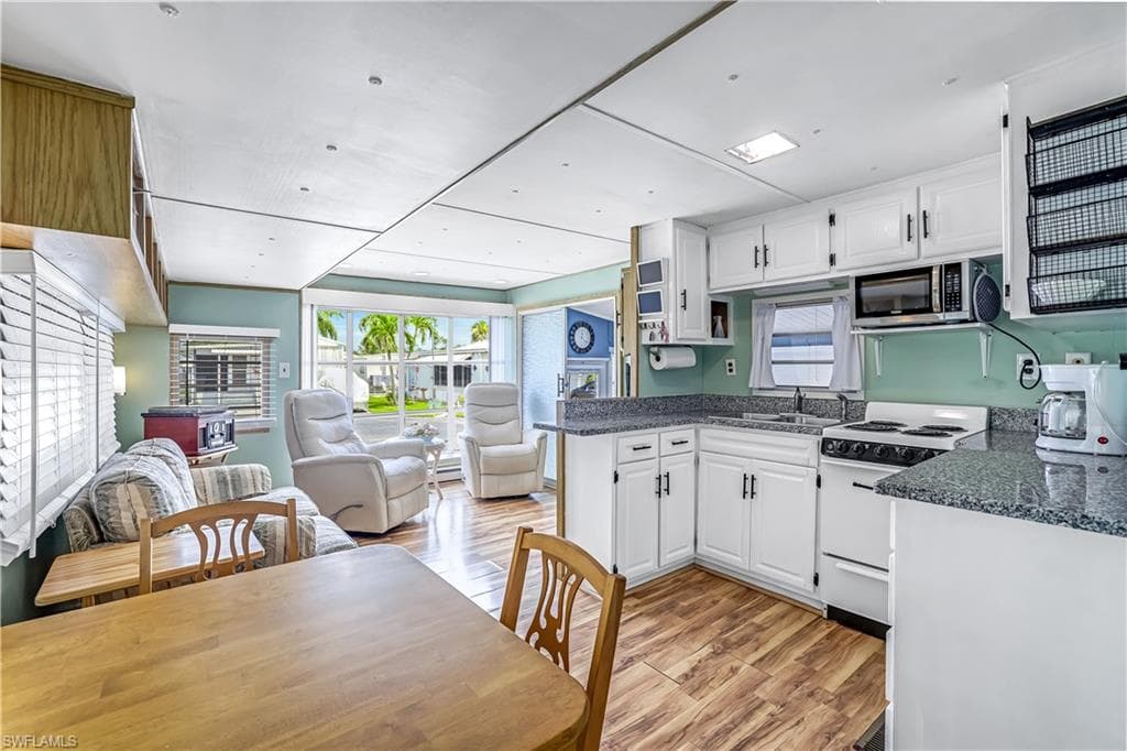27 Jasper DR 27JR NAPLES, FL 34114