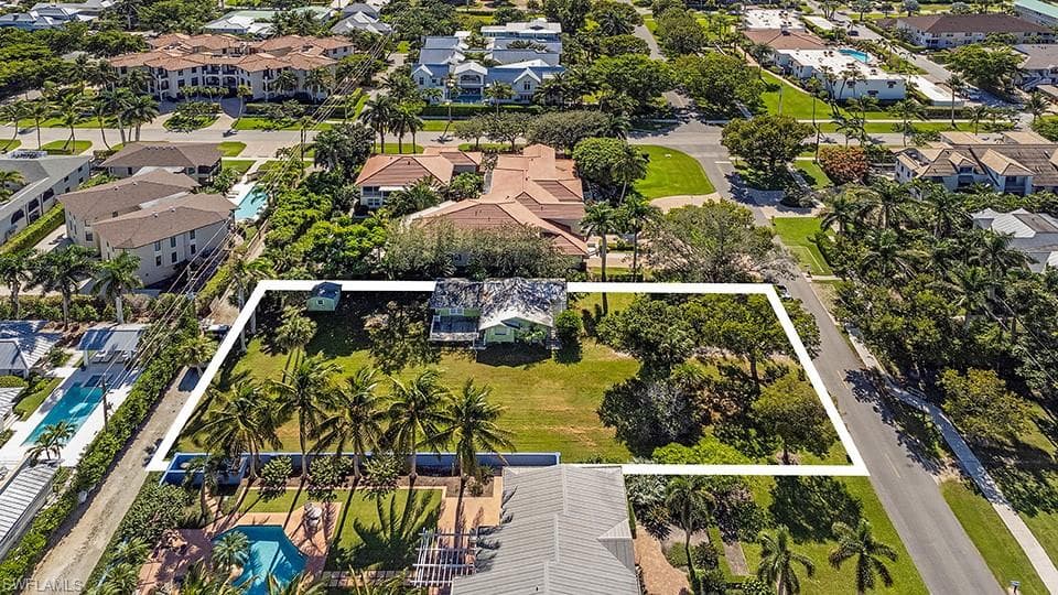 955 6th ST S NAPLES, FL 34102
