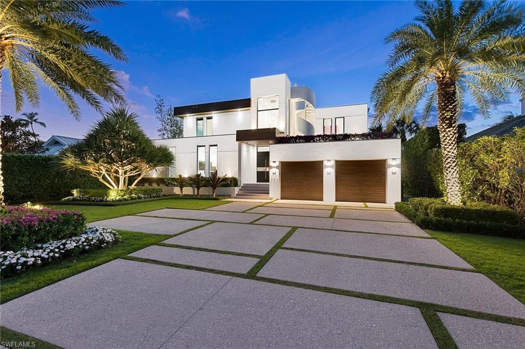 652 Bougainvillea RD NAPLES, FL 34102