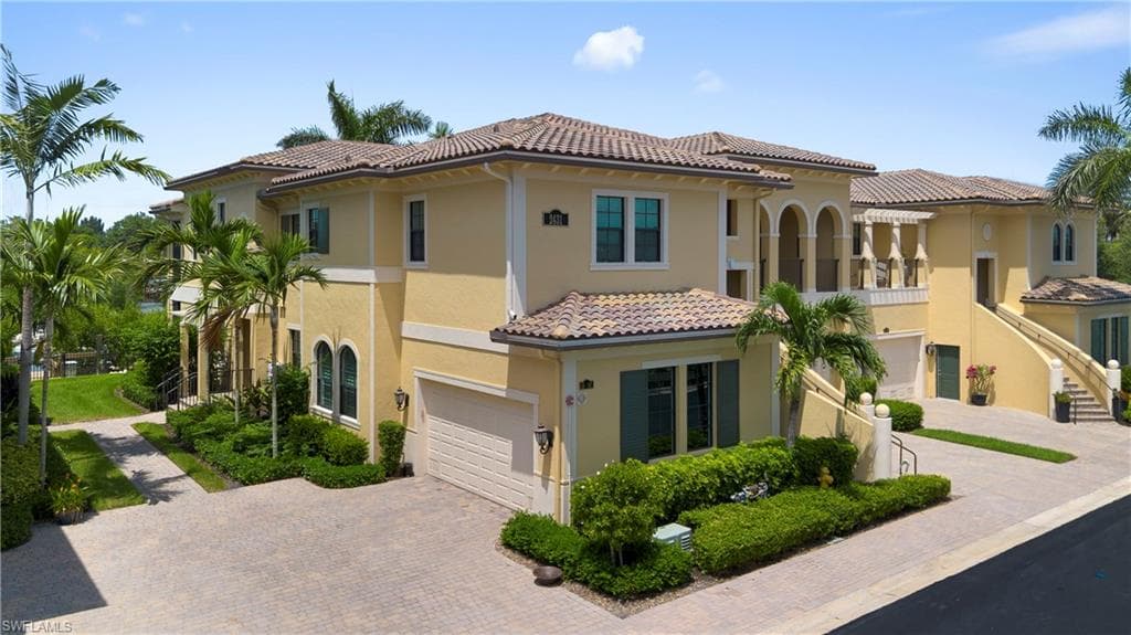 2431 Breakwater WAY 10101 NAPLES, FL 34112