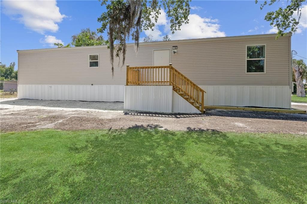 7728 Breeze DR NORTH FORT MYERS, FL 33917