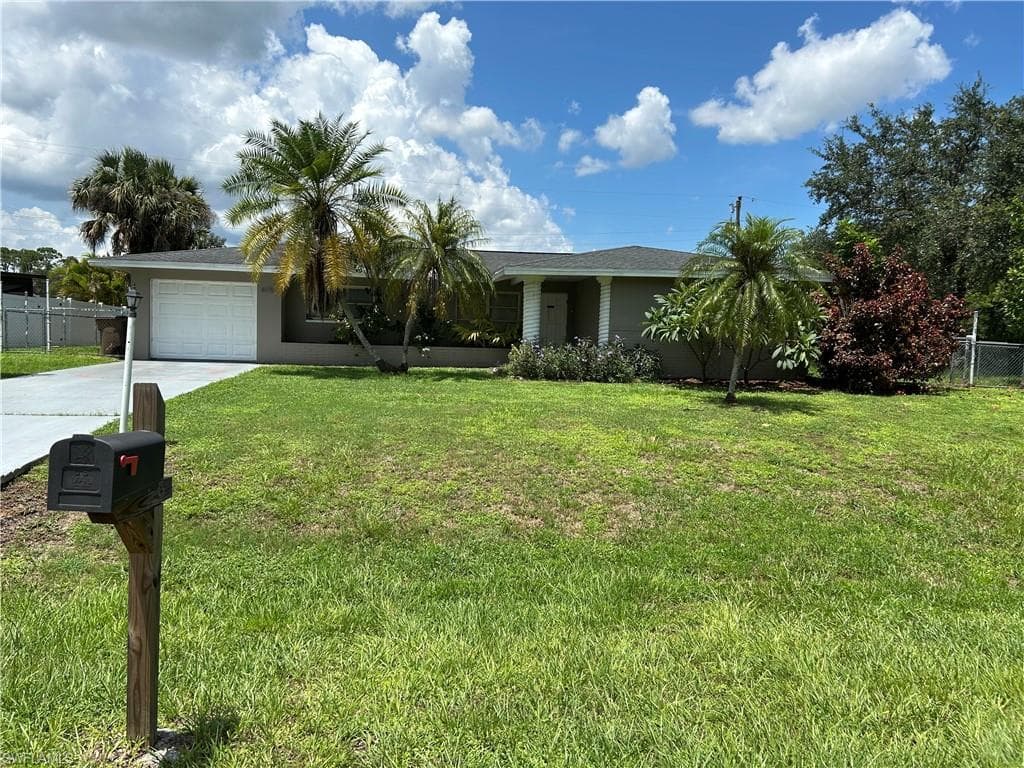 405 E Jasmine RD LEHIGH ACRES, FL 33936