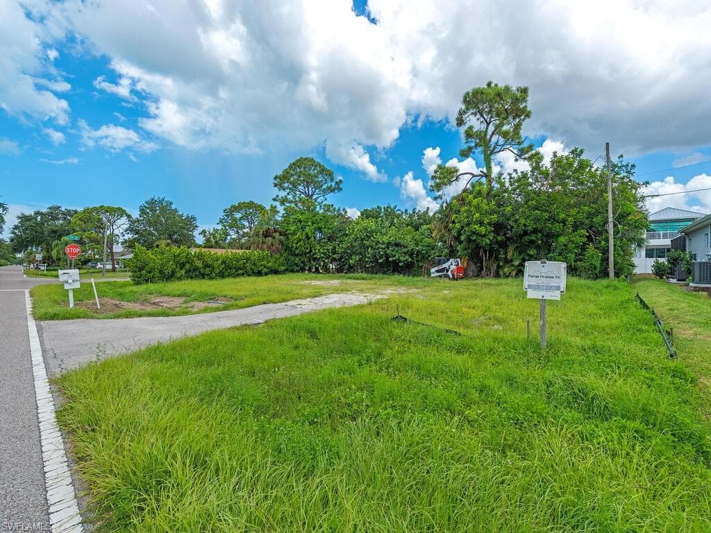 705 91st AVE N NAPLES, FL 34108