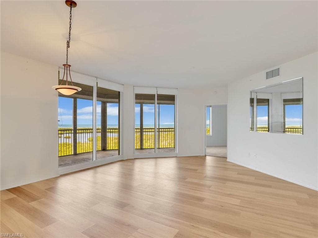 1001 Arbor Lake DR 902 NAPLES, FL 34110