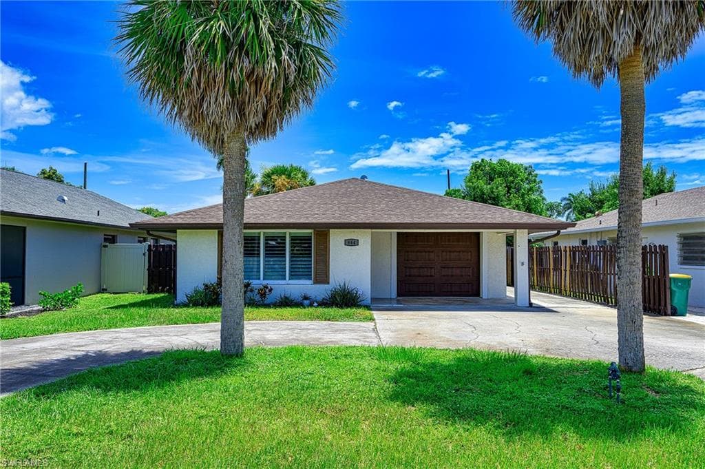 644 96th Ave AVE N NAPLES, FL 34108