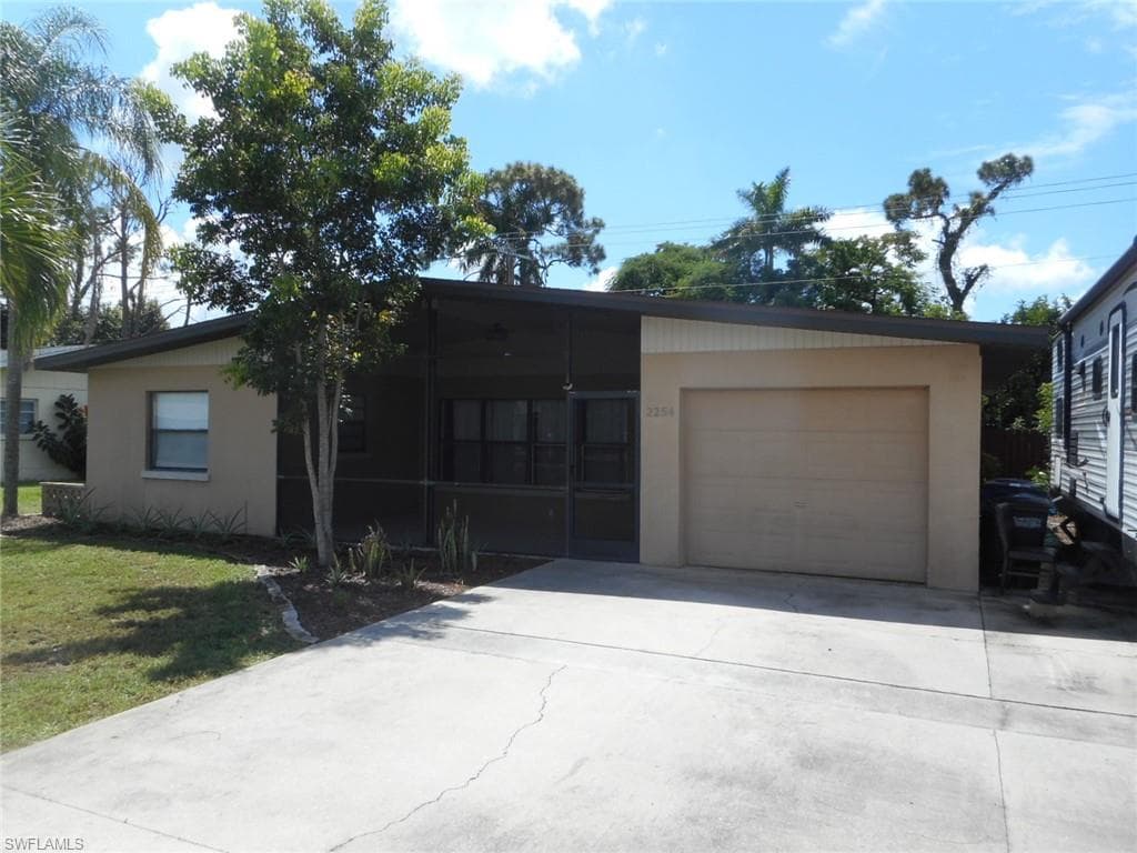2254 Chandler AVE FORT MYERS, FL 33907