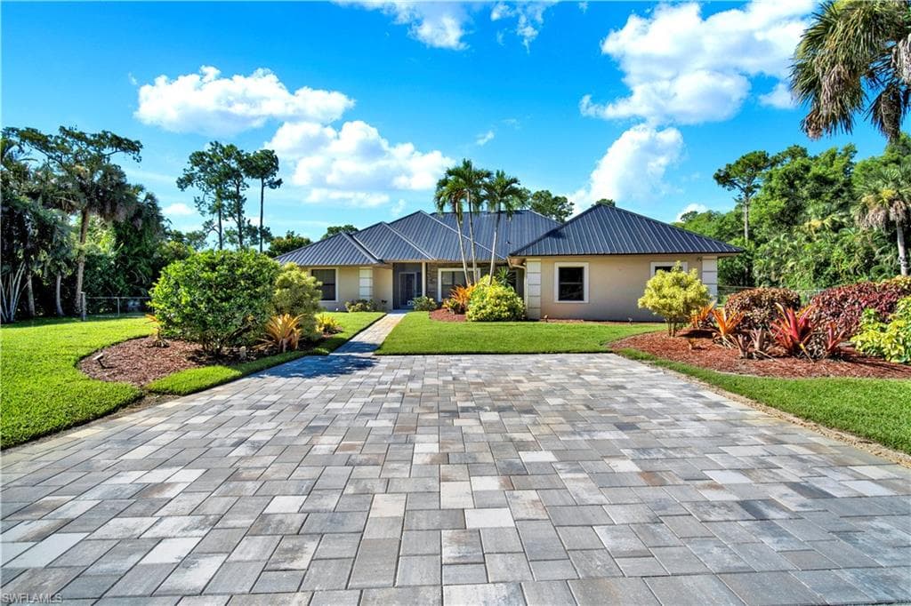 5980 Painted Leaf LN NAPLES, FL 34116