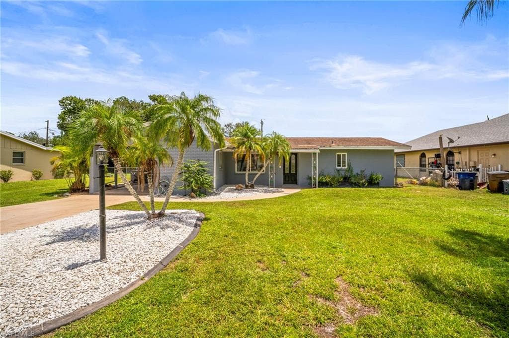 2210 parkview DR FORT MYERS, FL 33905