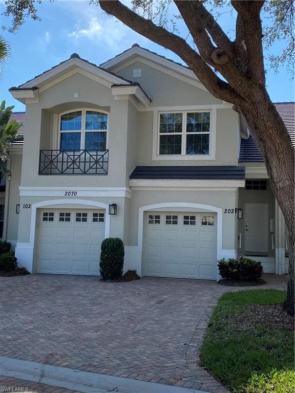 2070 Aberdeen LN 202 NAPLES, FL 34109