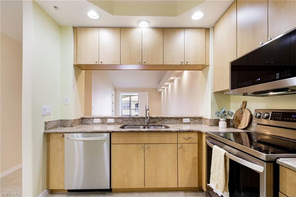 1101 Van Loon Commons CIR 304 CAPE CORAL, FL 33909