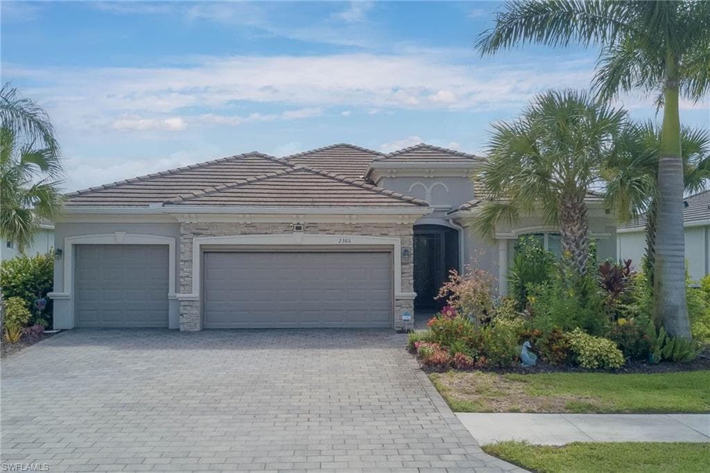 2386 Orchard ST NAPLES, FL 34120