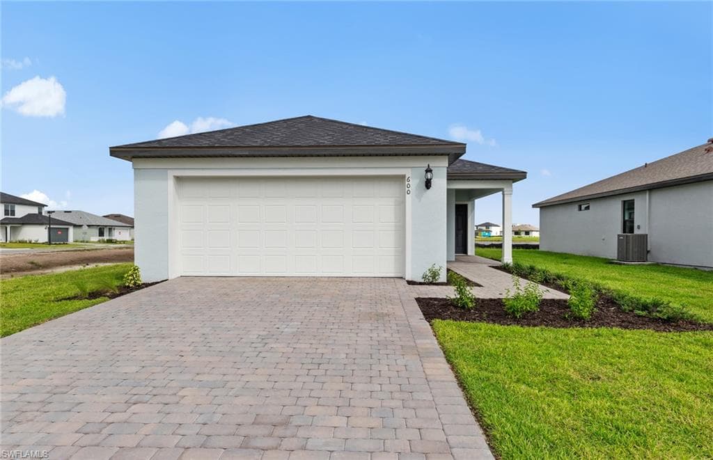 600 Oasis Lake PL LEHIGH ACRES, FL 33974