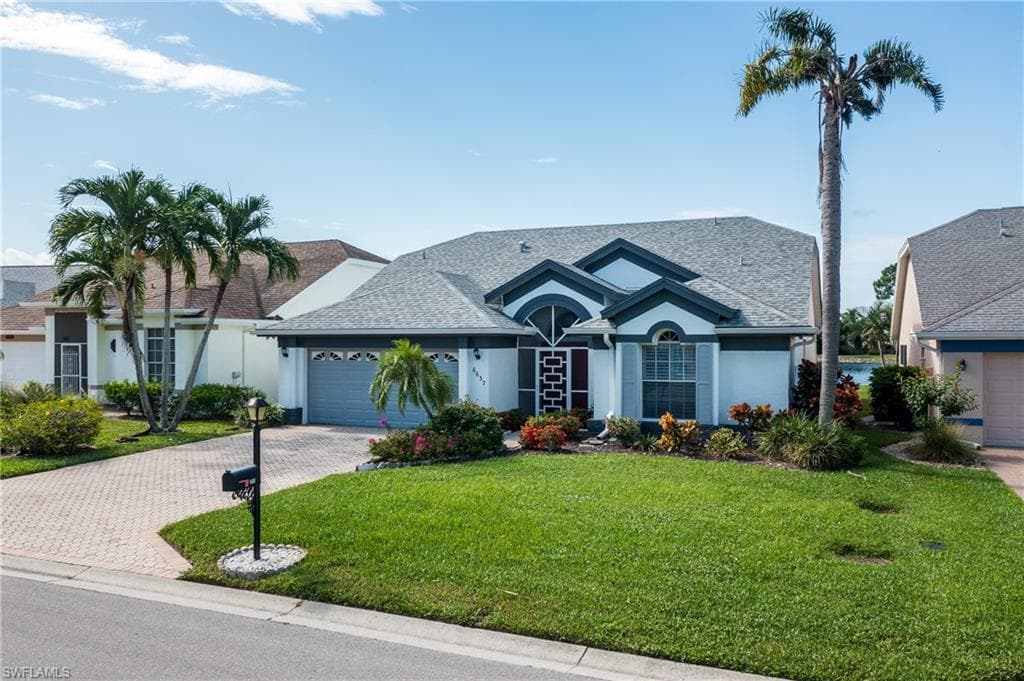 6637 Vancouver LN NAPLES, FL 34104