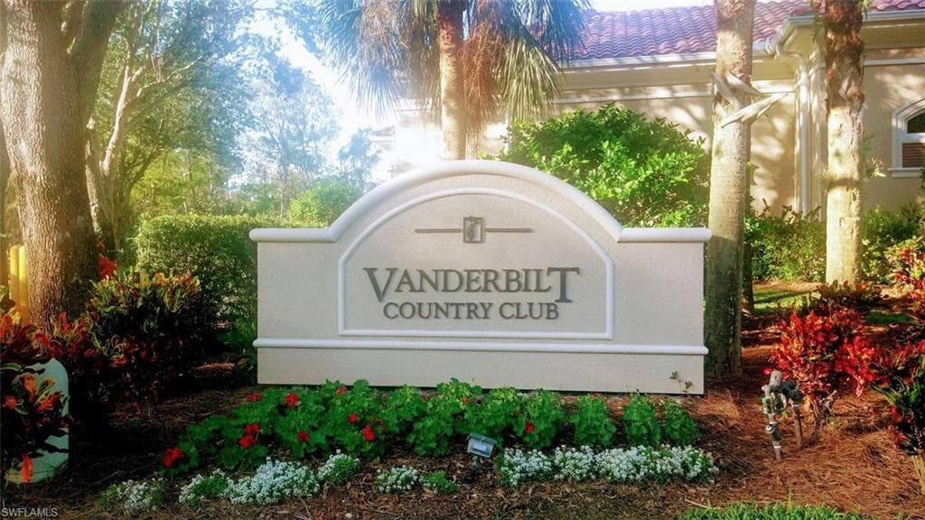 8225 Danbury BLVD E 1-102 NAPLES, FL 34120