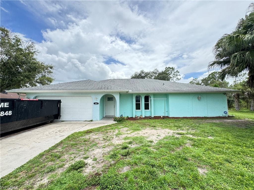 512 Calvin AVE LEHIGH ACRES, FL 33972